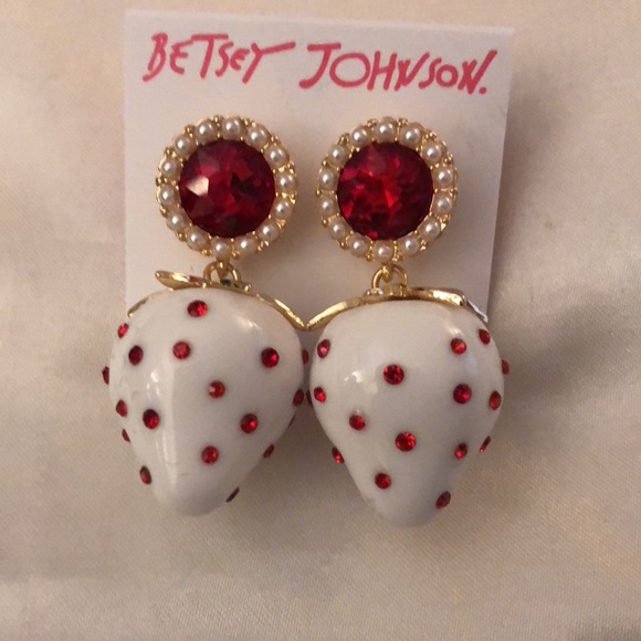 Betsey Johnson White Resin Strawberry Drop Earrings Red Crystal & Faux Pearl NWT - Picture 2 of 12